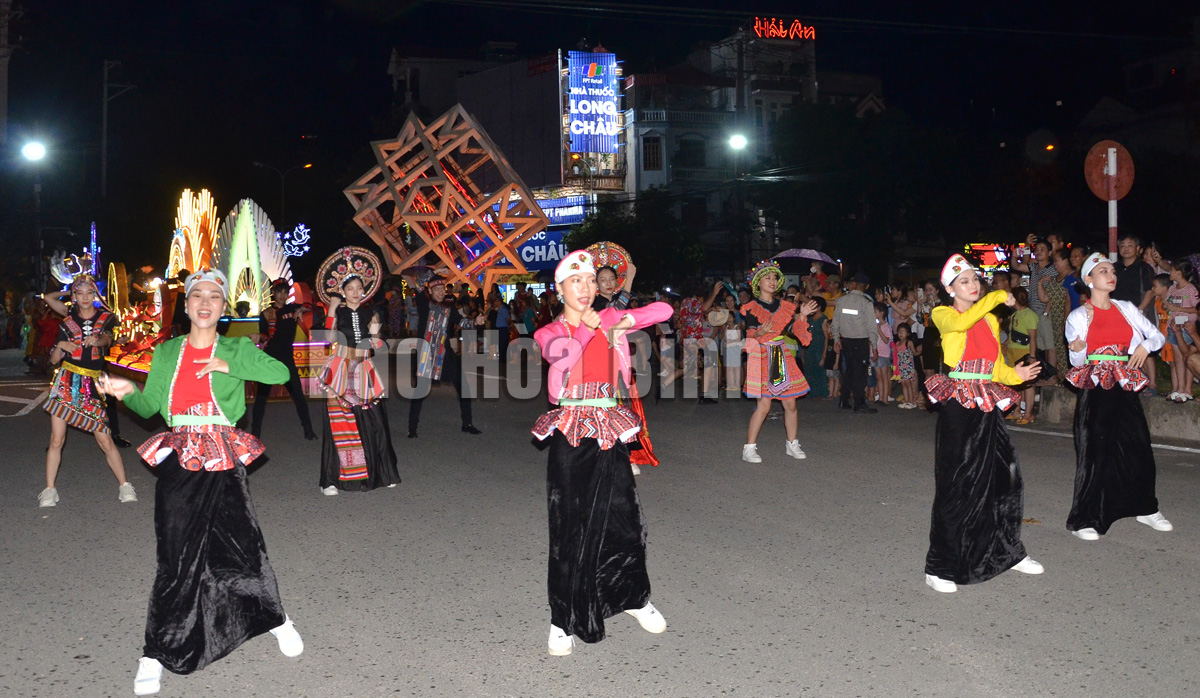Hoà Bình – Thanh âm xứ Mường” và Carnival 3